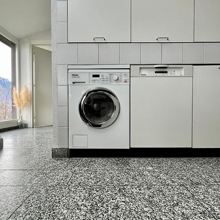 Wohnung Mit Grossartiger Seesicht Und Balkon Spiez Bagian luar foto