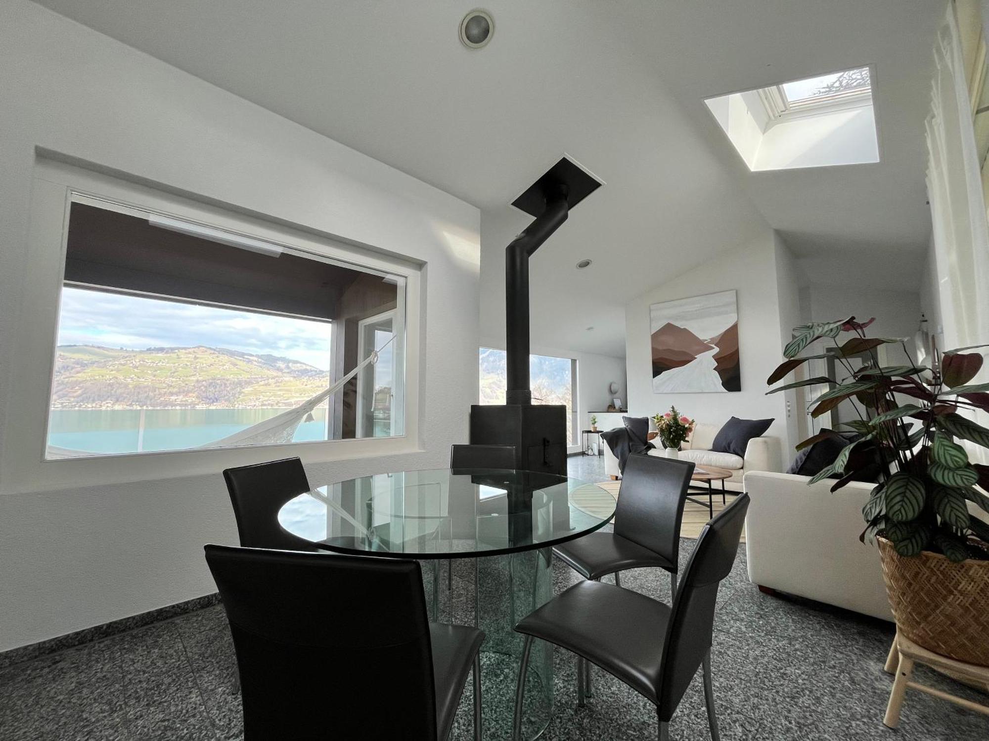 Wohnung Mit Grossartiger Seesicht Und Balkon Spiez Bagian luar foto