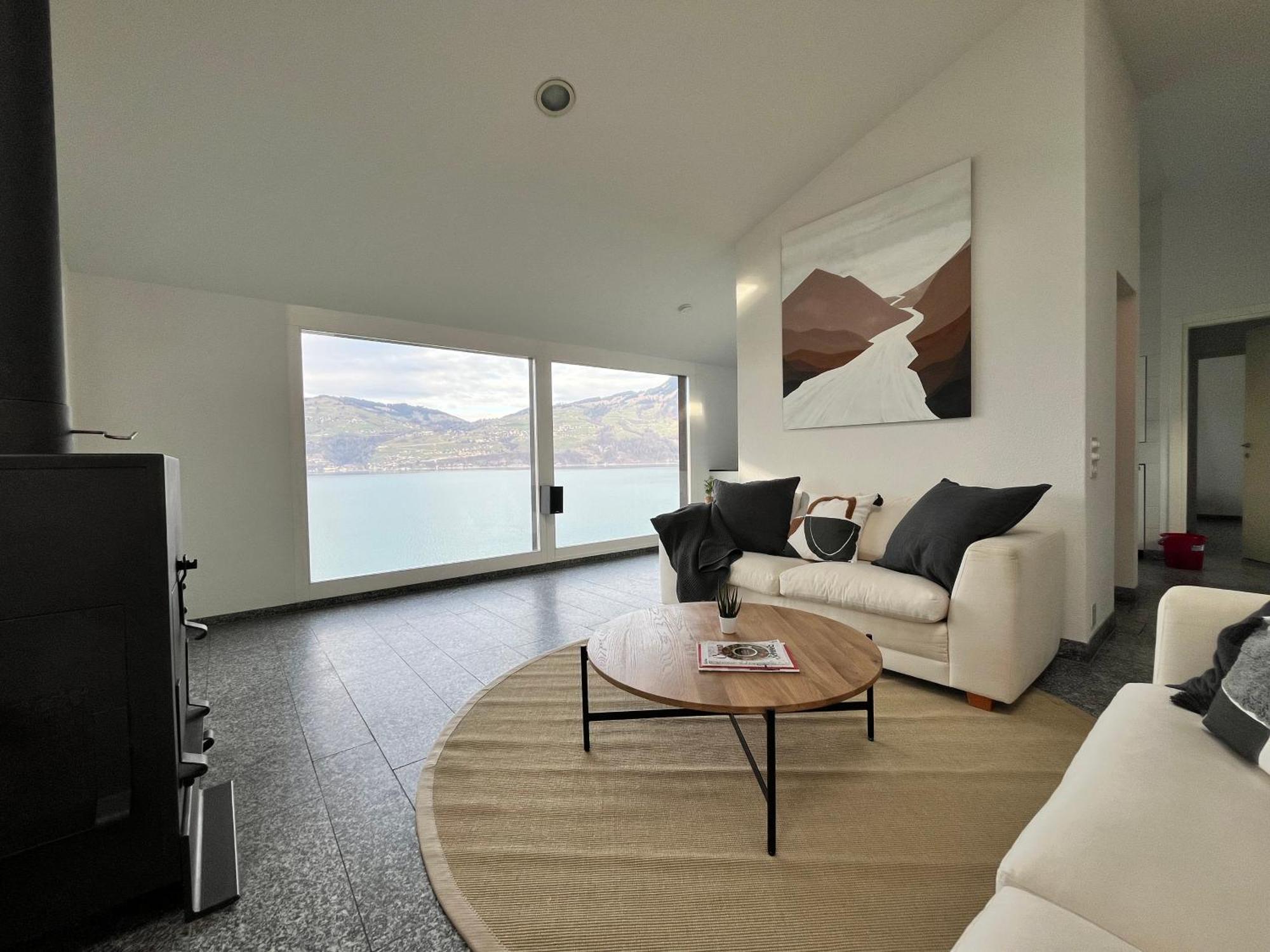 Wohnung Mit Grossartiger Seesicht Und Balkon Spiez Bagian luar foto