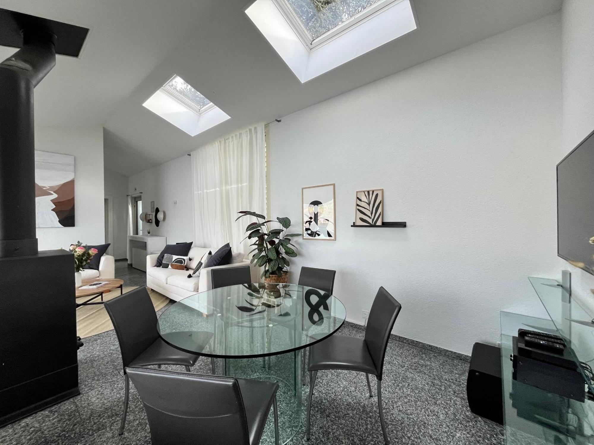 Wohnung Mit Grossartiger Seesicht Und Balkon Spiez Bagian luar foto