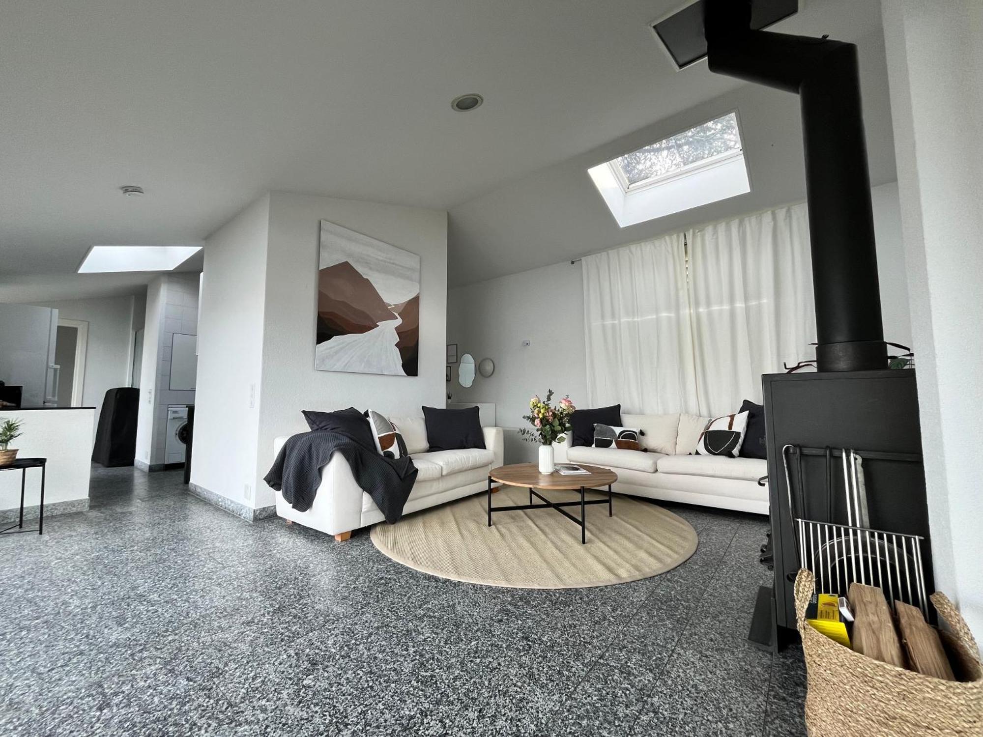 Wohnung Mit Grossartiger Seesicht Und Balkon Spiez Bagian luar foto