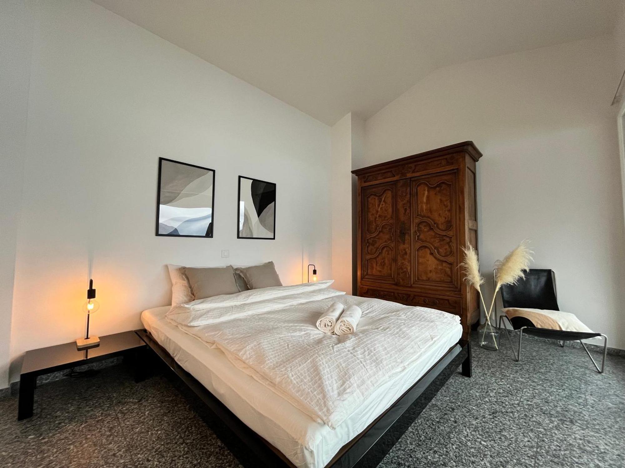 Wohnung Mit Grossartiger Seesicht Und Balkon Spiez Bagian luar foto