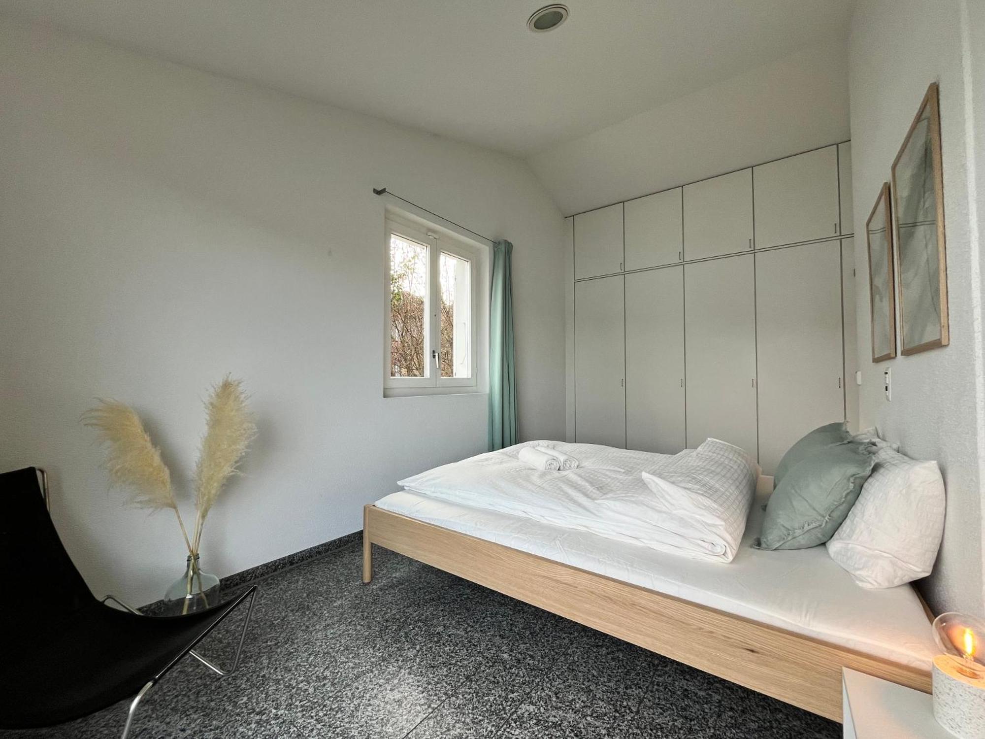 Wohnung Mit Grossartiger Seesicht Und Balkon Spiez Bagian luar foto