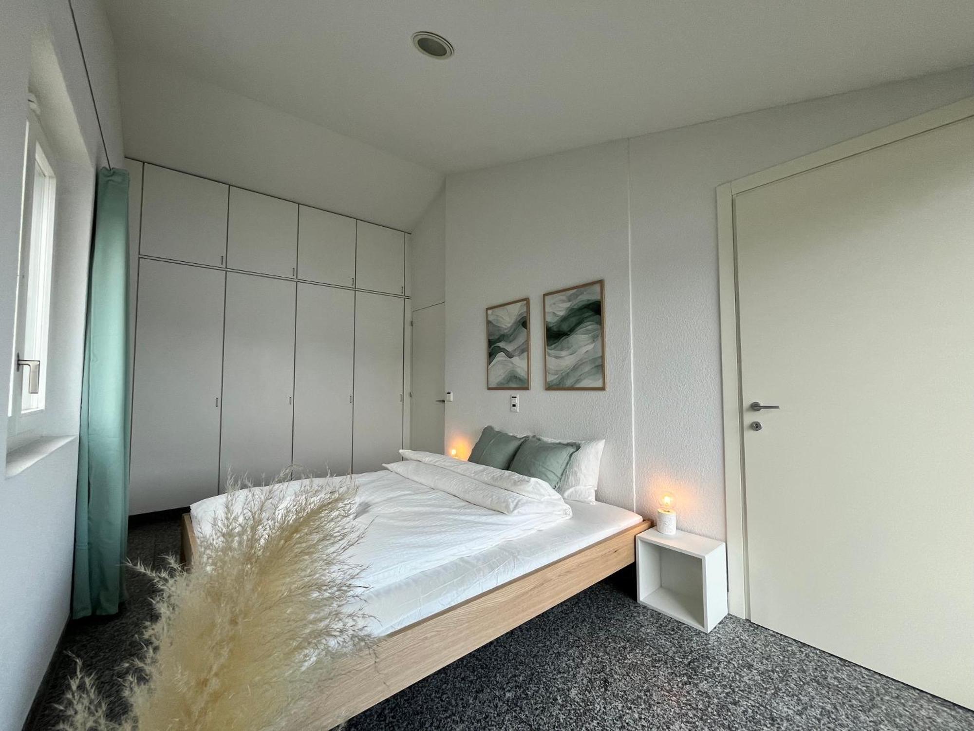 Wohnung Mit Grossartiger Seesicht Und Balkon Spiez Bagian luar foto