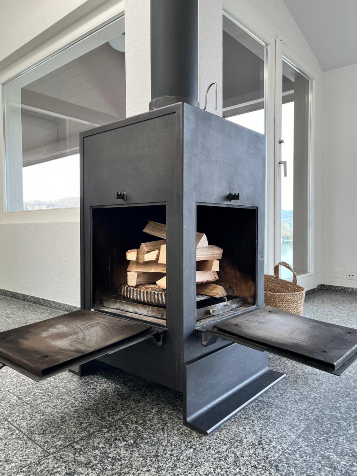 Wohnung Mit Grossartiger Seesicht Und Balkon Spiez Bagian luar foto