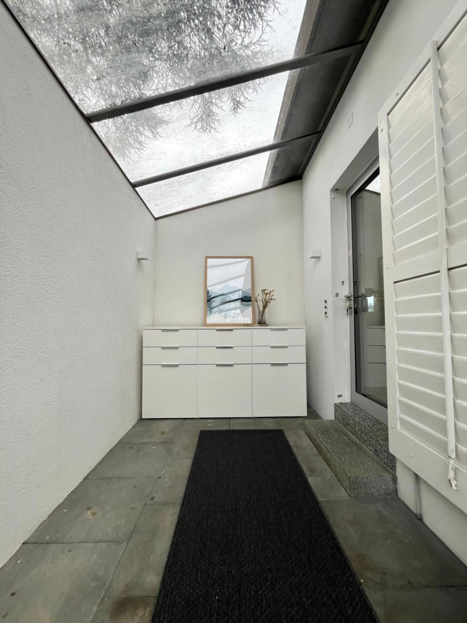 Wohnung Mit Grossartiger Seesicht Und Balkon Spiez Bagian luar foto