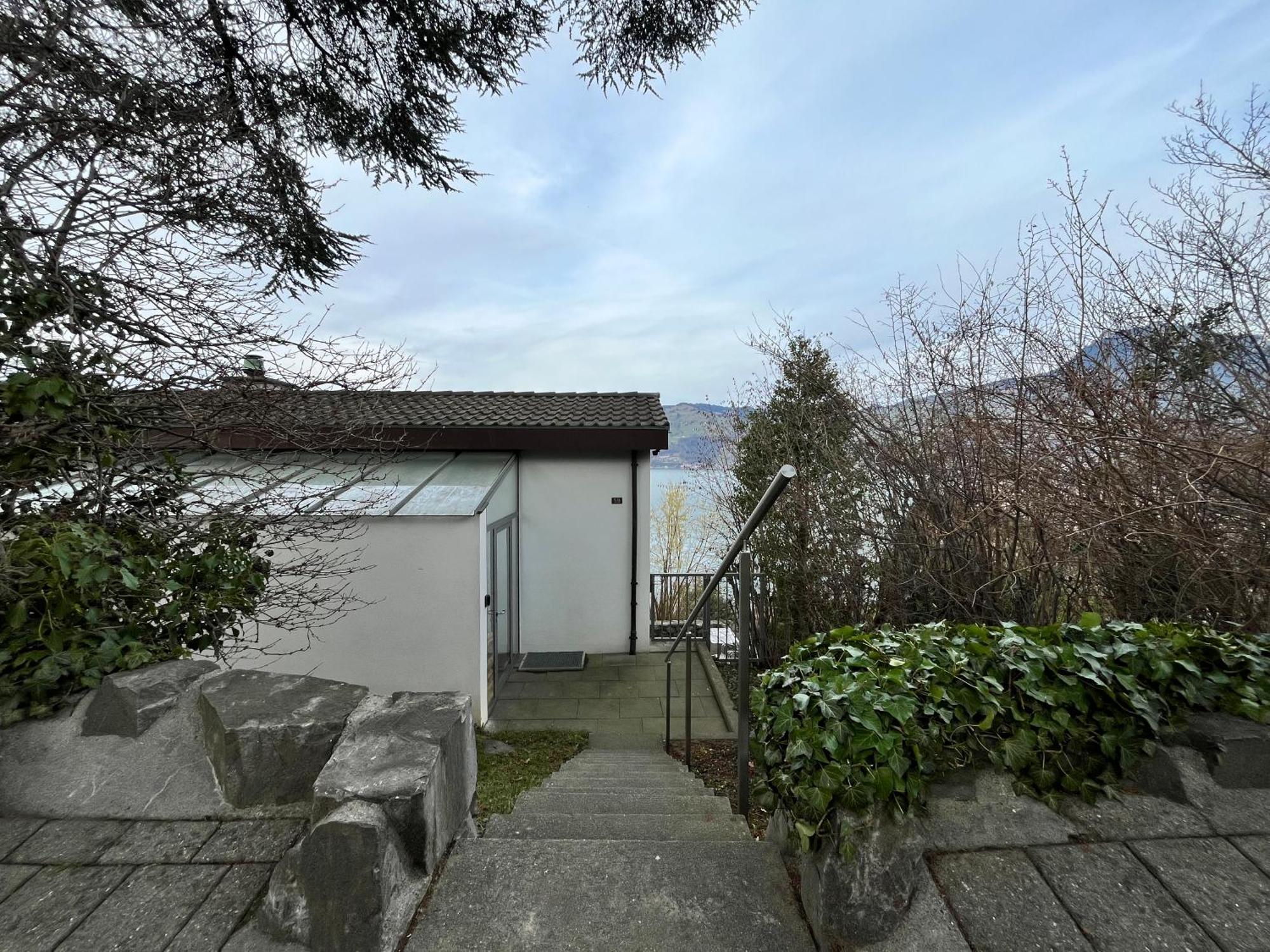 Wohnung Mit Grossartiger Seesicht Und Balkon Spiez Bagian luar foto