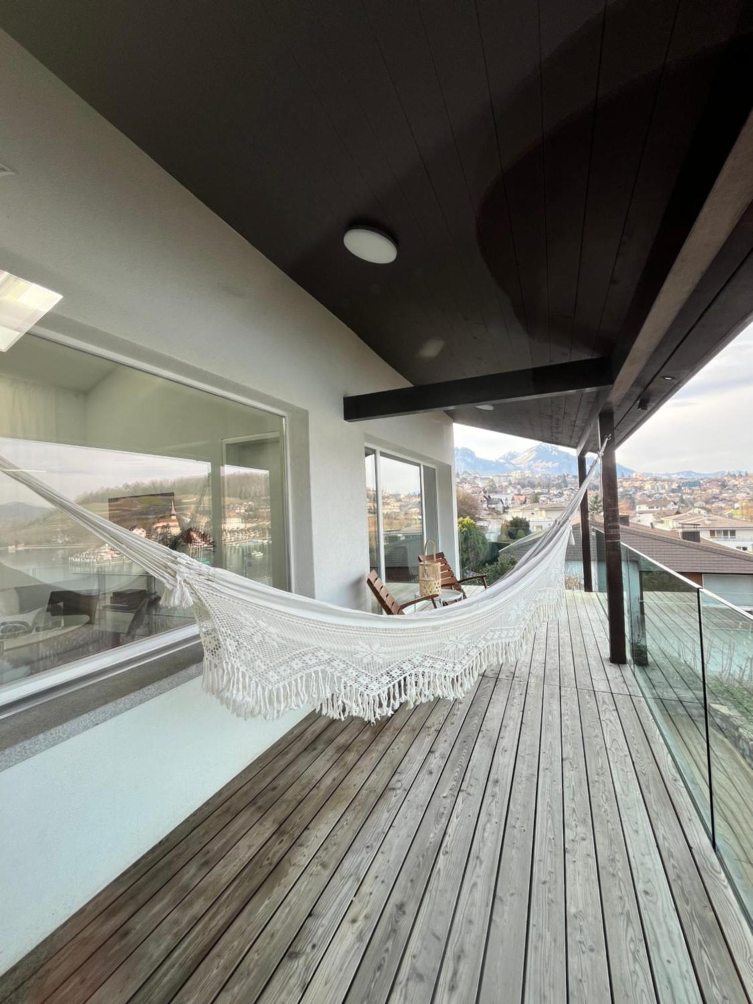 Wohnung Mit Grossartiger Seesicht Und Balkon Spiez Bagian luar foto