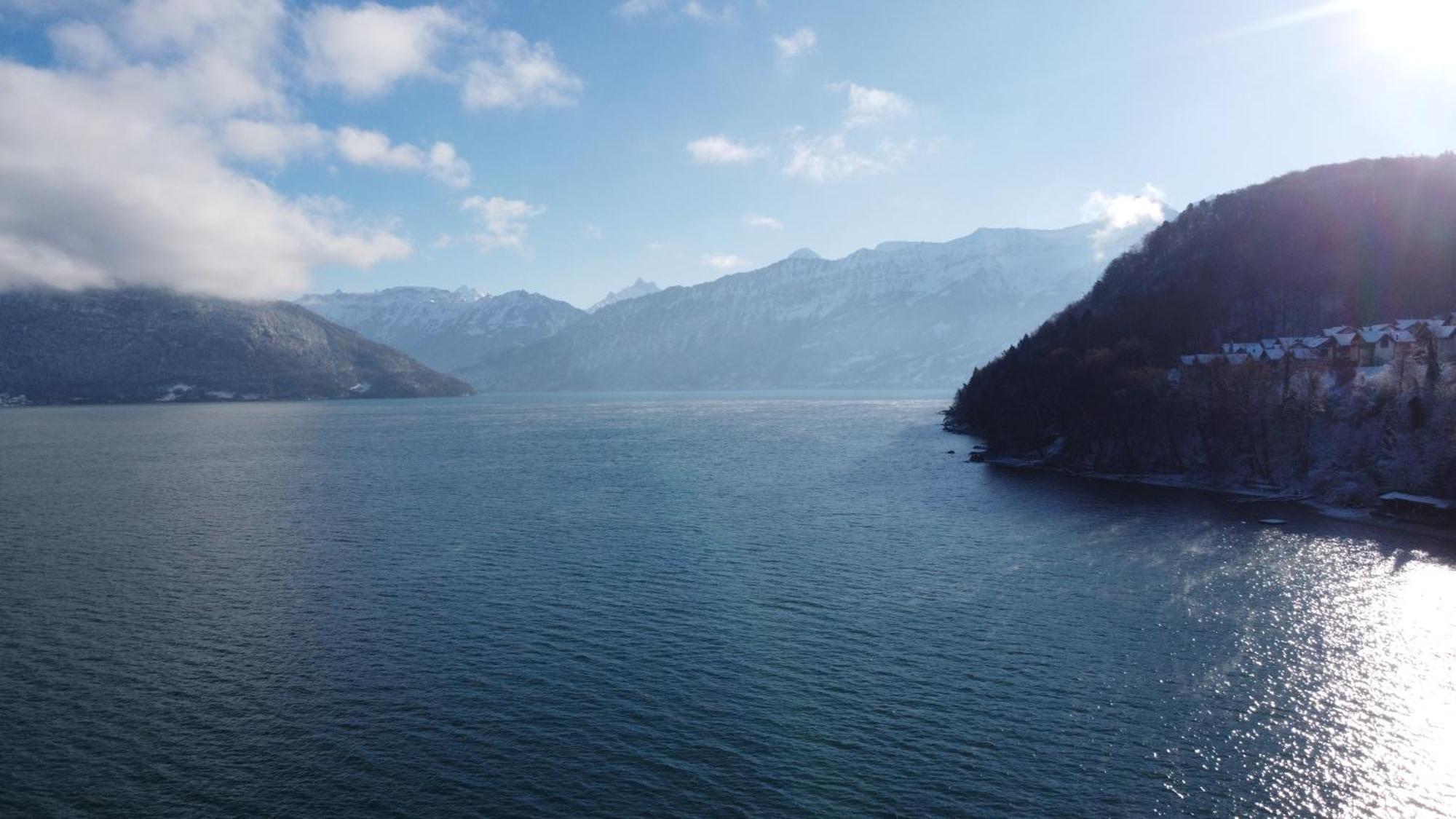 Wohnung Mit Grossartiger Seesicht Und Balkon Spiez Bagian luar foto