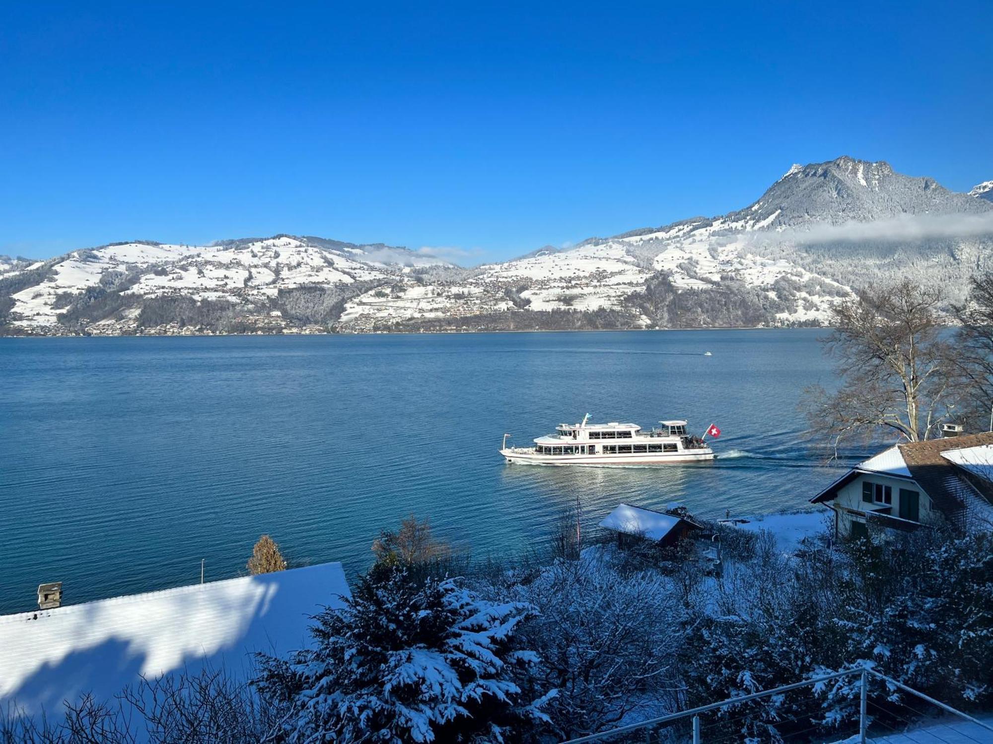 Wohnung Mit Grossartiger Seesicht Und Balkon Spiez Bagian luar foto