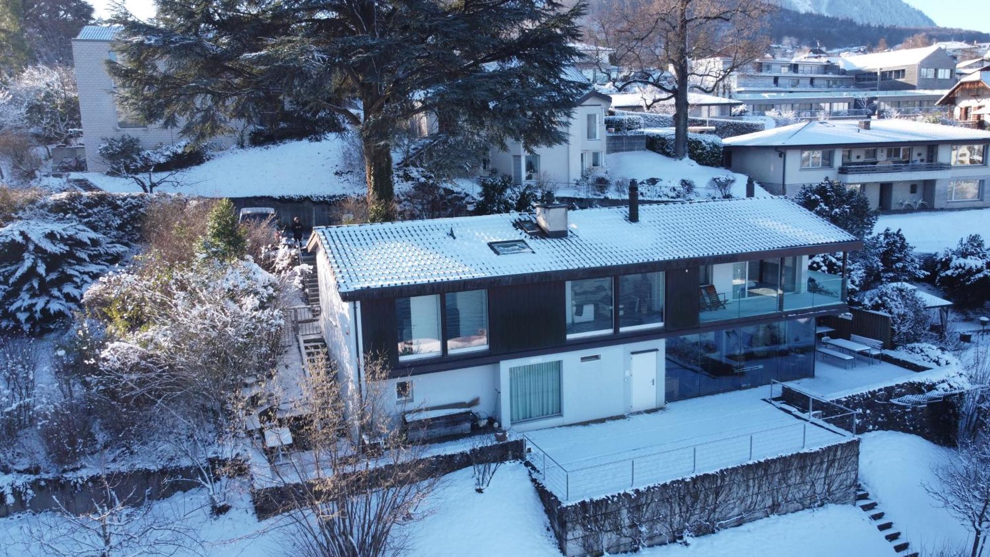 Wohnung Mit Grossartiger Seesicht Und Balkon Spiez Bagian luar foto